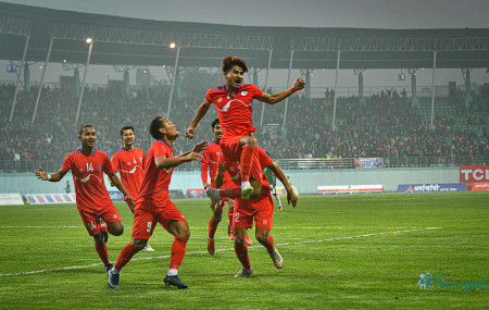 गोल पछि खुसी मनाउँदै खेलाडीहरू। तस्बिरः निशा भण्डारी